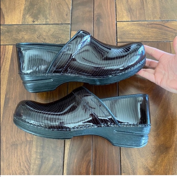 Dansko Striped Leather Clogs 41 - Picture 10 of 10